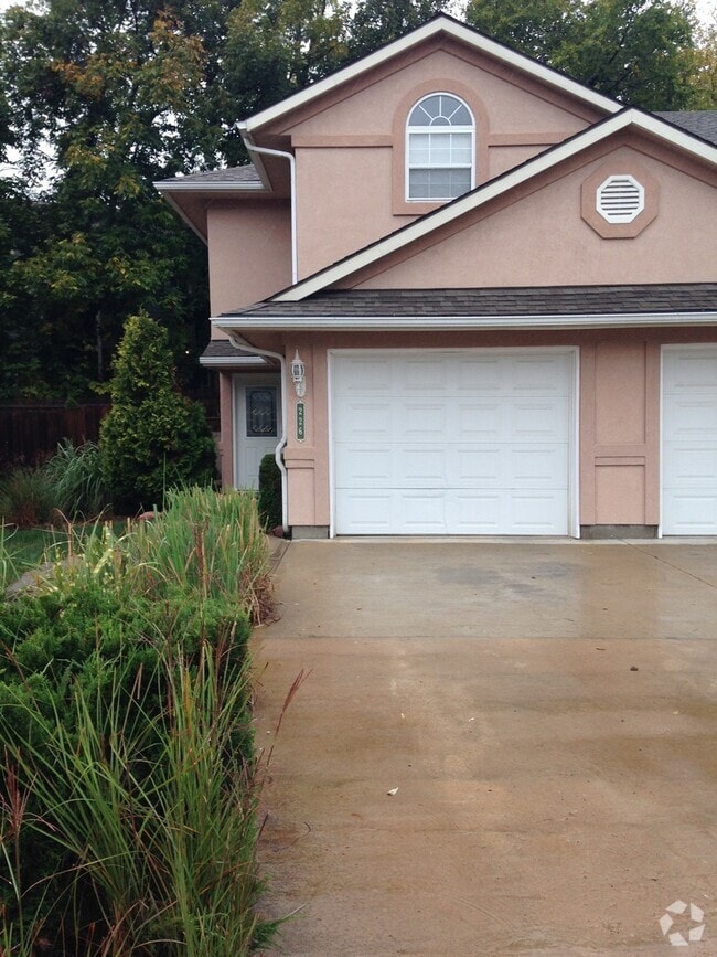 Building Photo - Remodeled 3-Bedroom Home in Lee’s Summit w...