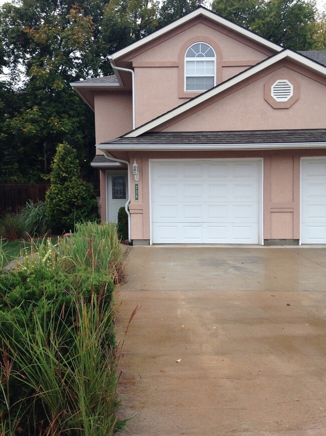 Primary Photo - Remodeled 3-Bedroom Home in Lee’s Summit w...