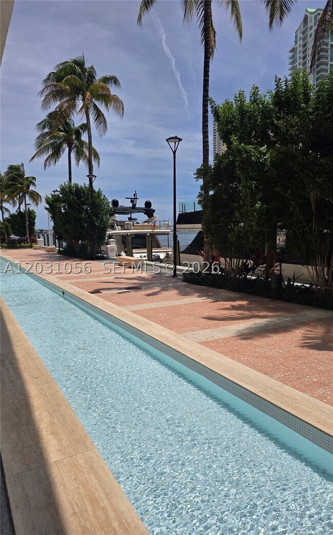Building Photo - 300 Biscayne Blvd