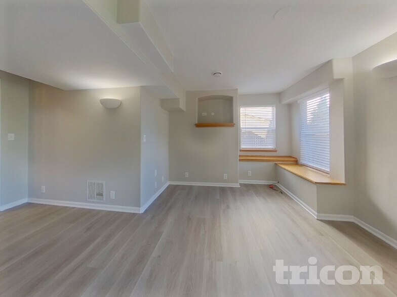 Building Photo - 6765 Lionshead Pkwy