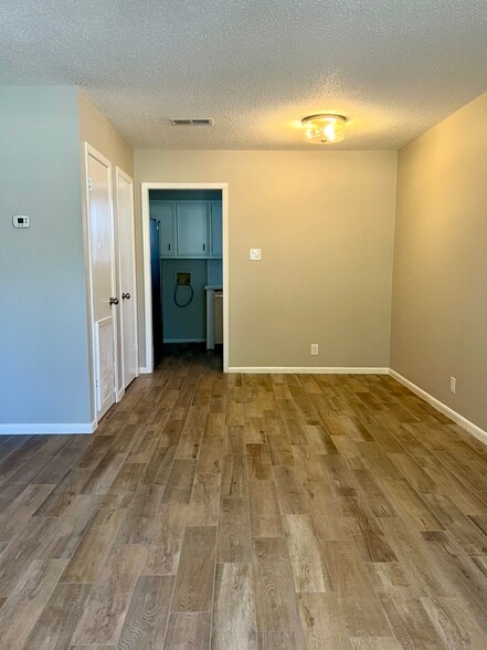 Building Photo - 504 S 28th St