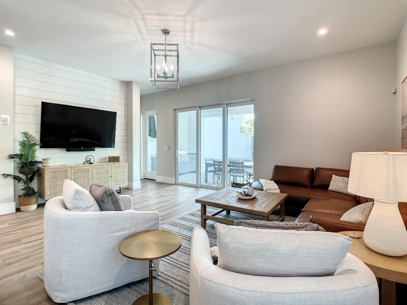 Building Photo - 512 S Peninsula Ave