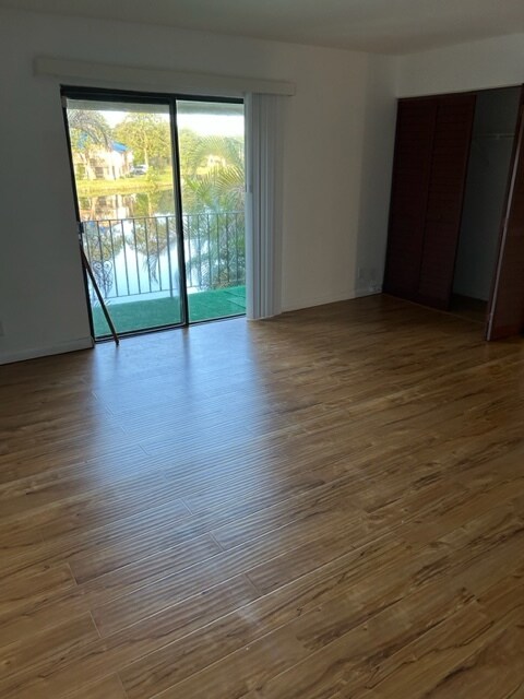 Building Photo - 231 Jacaranda Dr