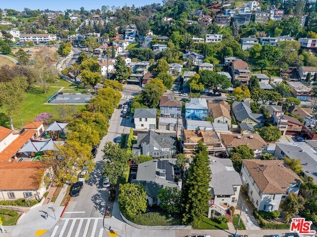 Building Photo - 1836 W Silver Lake Dr