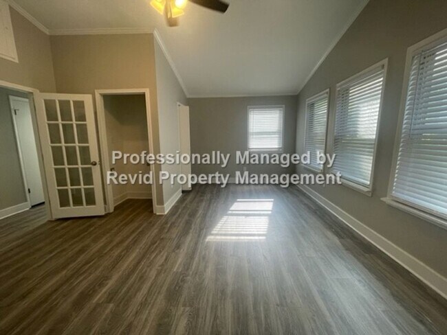 Building Photo - 3523 Barwood Cir