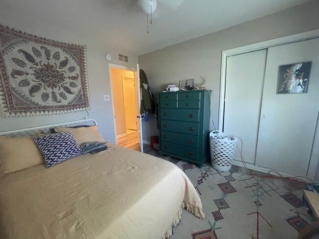 Building Photo - $0 DEPOSIT OPTION. CHARMING 3-BEDROOM HOME WITH LARGE YARD AND EASY ACCESS TO I-25 AND I-225