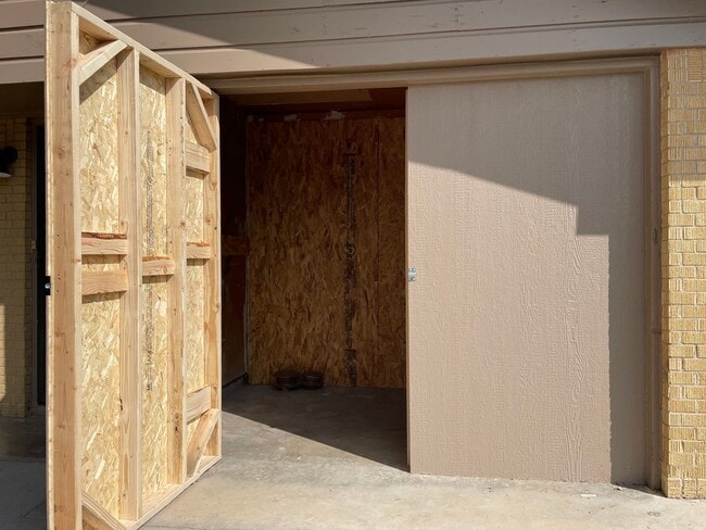 Building Photo - Newly Renovated 3-Bedroom, 2-Bath Home in ...