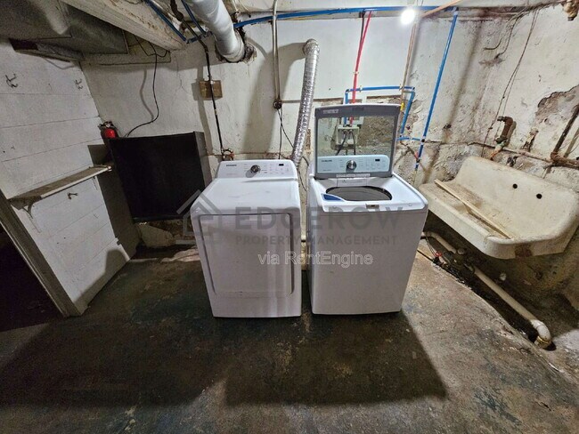 Building Photo - 1522 North Ave NE