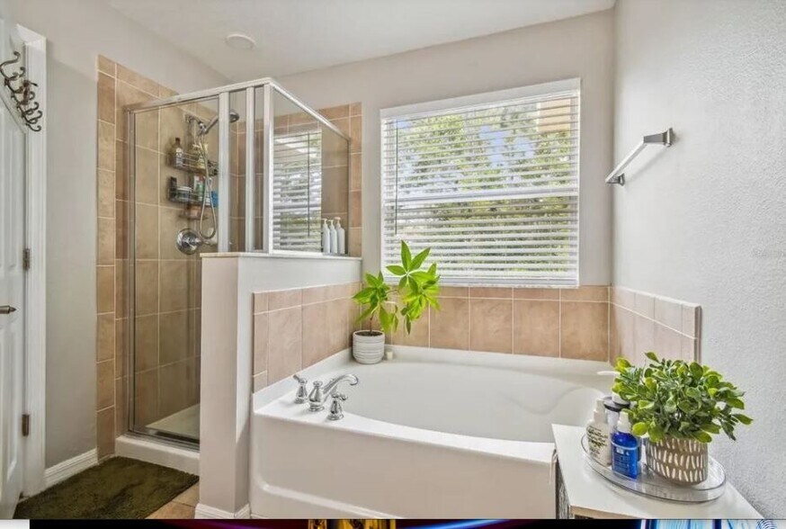 Building Photo - 2403 Hassonite St