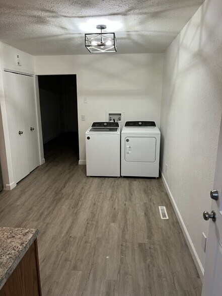 Building Photo - 601 Rizek Dr