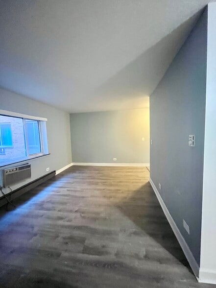 Building Photo - 3815 N Pine Grove Ave