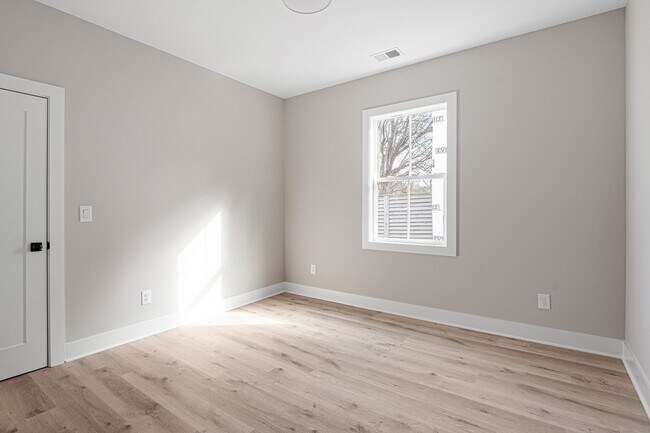 Building Photo - New Construction: 3 bed/2 bath Home in the Brentwood/Nippers Corner neighborhood, One Car Garage