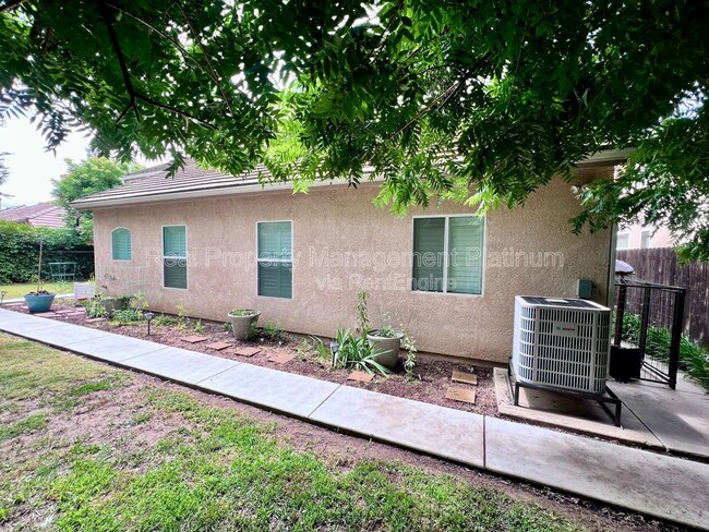 Building Photo - 1030 E Royal Dornoch Ave