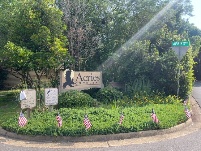 Building Photo - AWESOME TOWN HOME STEPS AWAY FROM BEACH ACCESS