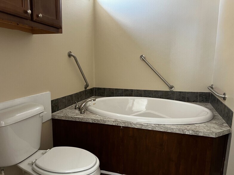 Building Photo - 709 N Collins Fwy