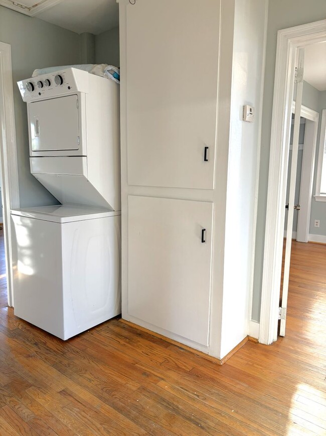 Building Photo - 2 Bedroom | 1 Bathroom Home – Downtown Charleston - Available NOW! Short term lease!