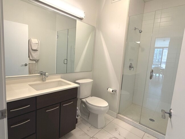 Building Photo - 845 N State St