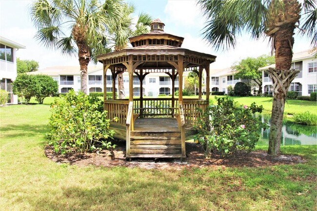 Building Photo - 4260 Central Sarasota Pkwy