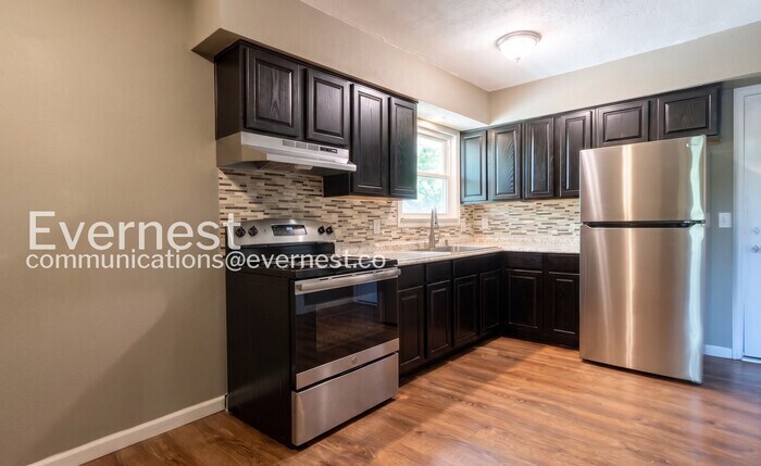 Building Photo - 3308 Roadrunner Trail