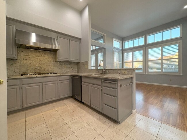 Building Photo - Charming Waterfront Single Family Home in Redwood Shores Available Now!