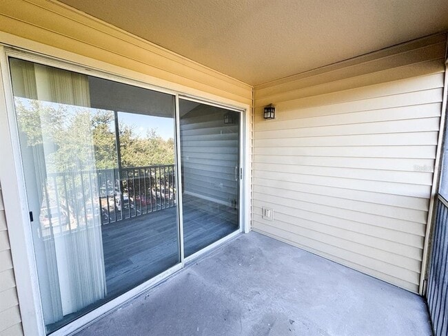 Building Photo - 1919 Summer Club Dr