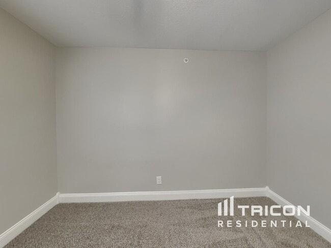 Building Photo - 485 Preakness Cir
