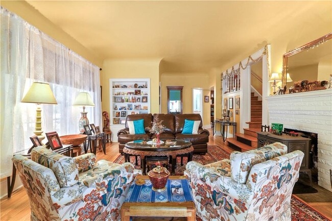 Building Photo - 402 W Ila St