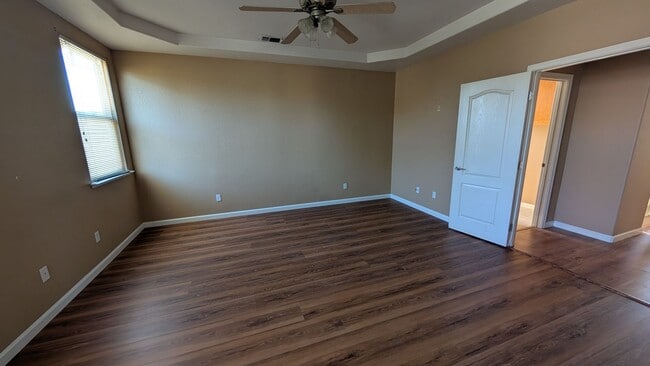 Building Photo - Must See! Cul de Sac Spacious 4 Bedroom