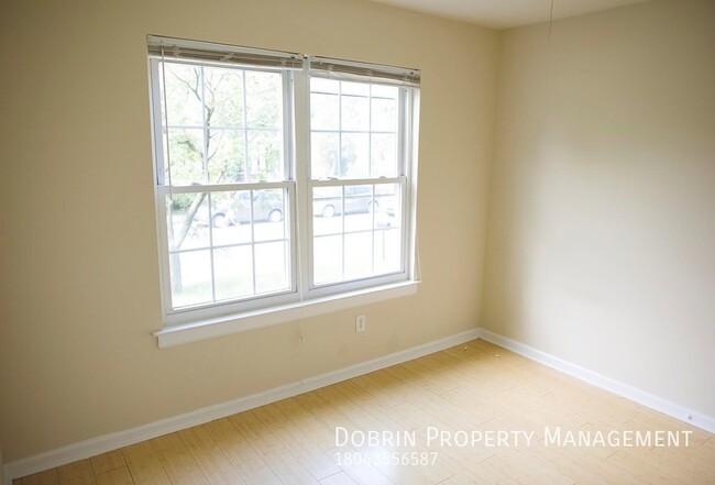 Building Photo - SPACIOUS Renovated 4BD: WALK to VCU!!