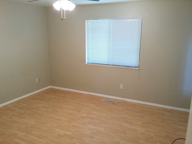 Building Photo - 3 Bedroom 2 Bath Mary Lake Home