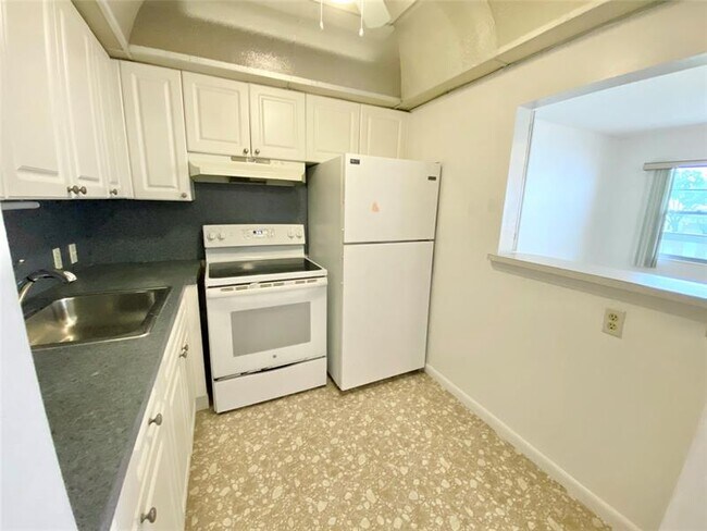 Building Photo - 149 Mansfield D