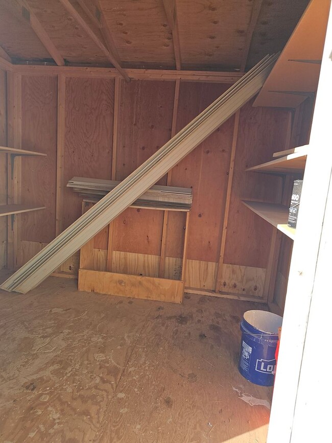 Building Photo - LARGE 4 BED HOME IN HORSESHOE RANCH ESTATES