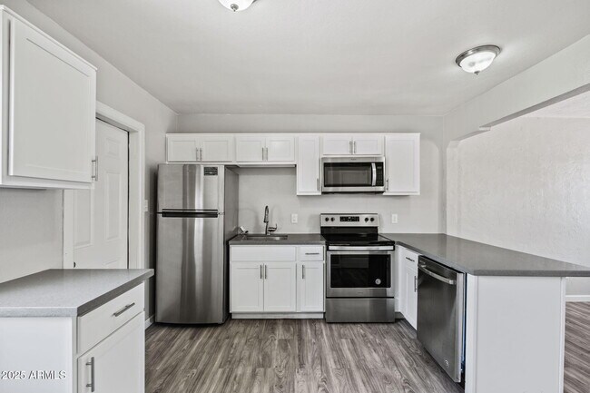 Building Photo - 522 E Pierson St
