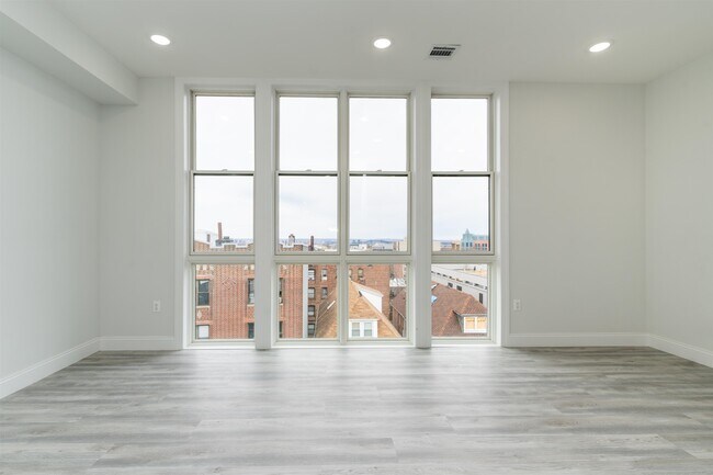 Primary Photo - 144 Bergen Ave