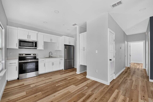 Building Photo - 1207 W Kennedy St
