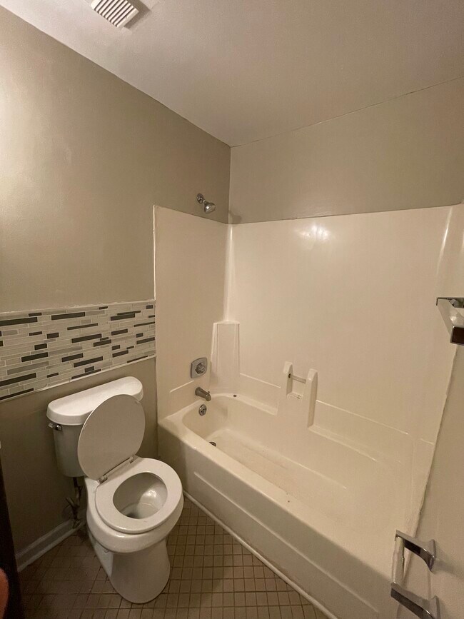 Building Photo - 1166 Booth Rd SW