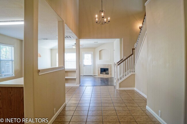 Building Photo - 2819 Foster Hill Dr