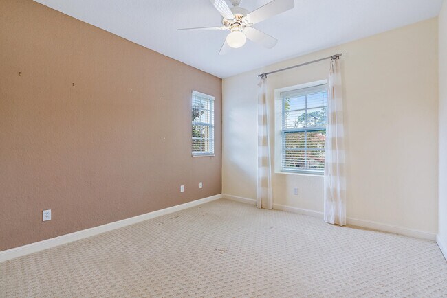 Building Photo - 1058 Vintner Blvd
