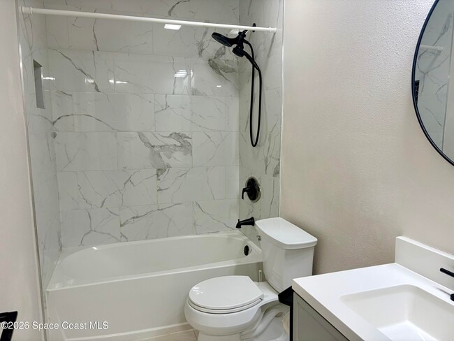 Building Photo - 909 S Colonial Ct