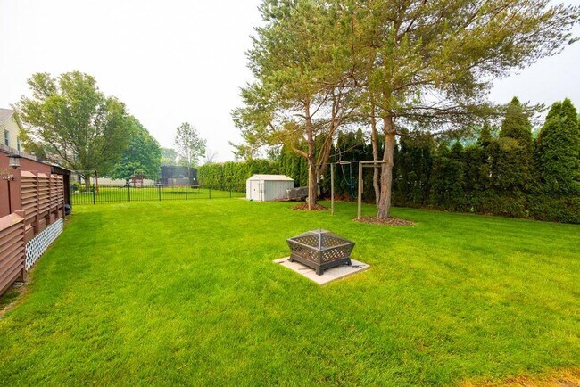 Building Photo - Amazing 3 Bedroom and 2 Full Bath Home For Rent in Greece Available Now.