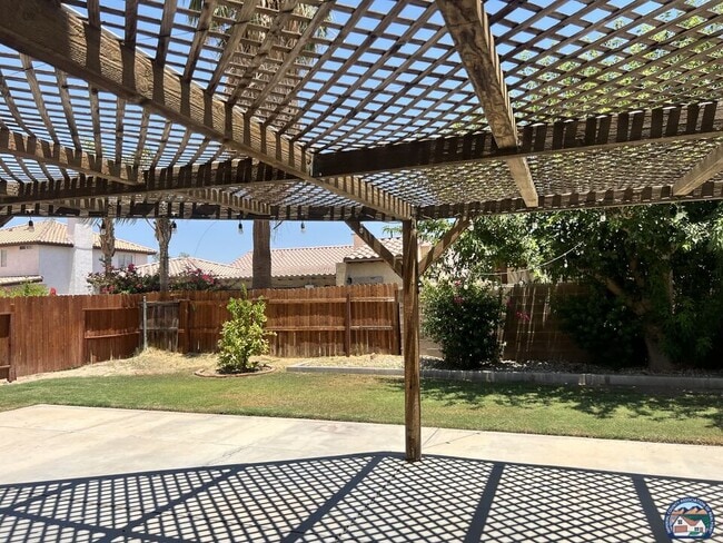 Building Photo - 1240 E Calle De Oro