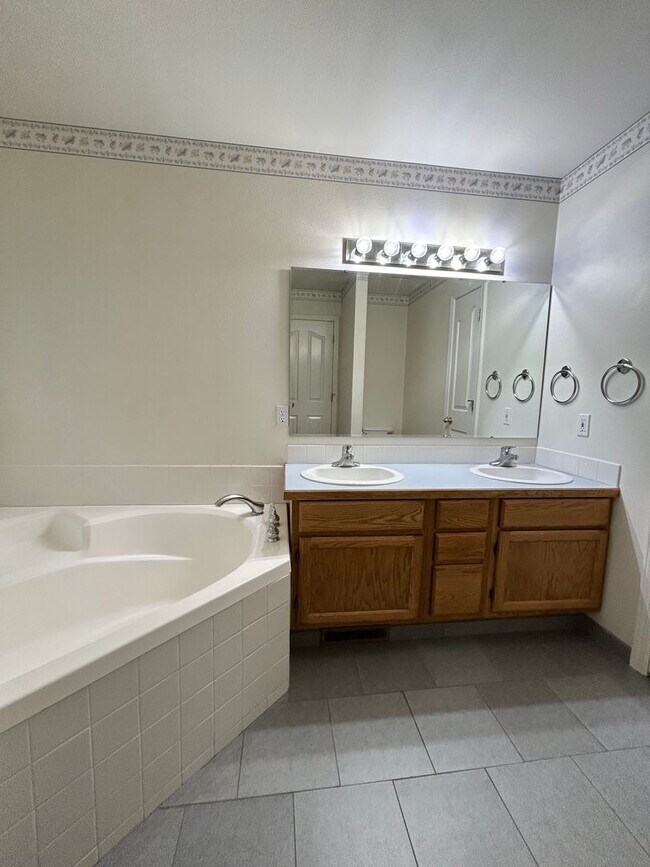 Building Photo - Charming Single-Level Home in Eagle with 3 Bedrooms and 2 Bathrooms! | $600 OFF FIRST MONTH'S RENT!!