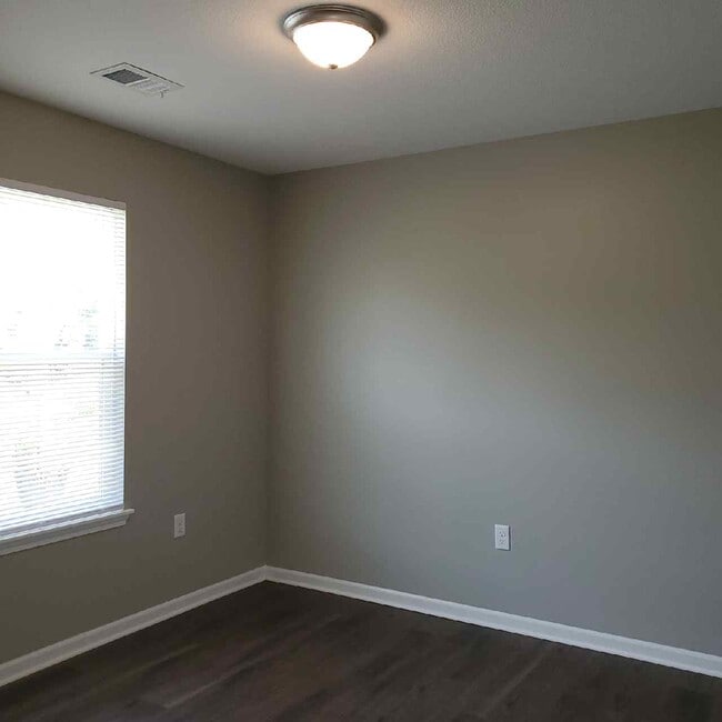 Building Photo - 897 W Gay St