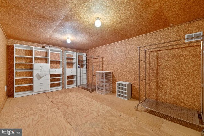 Building Photo - 532 Springvale Rd