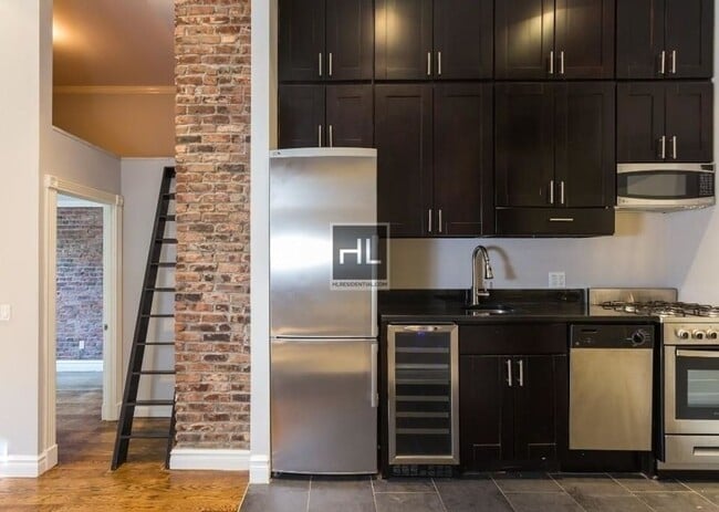 Building Photo - 234 E 14th St