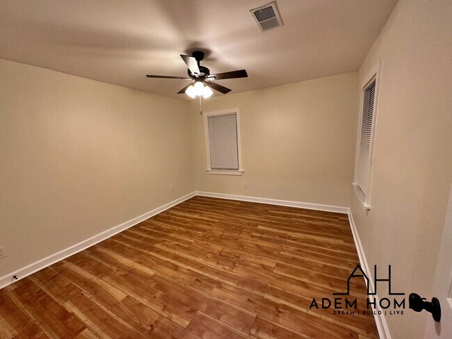 Building Photo - 111 Eastview Dr