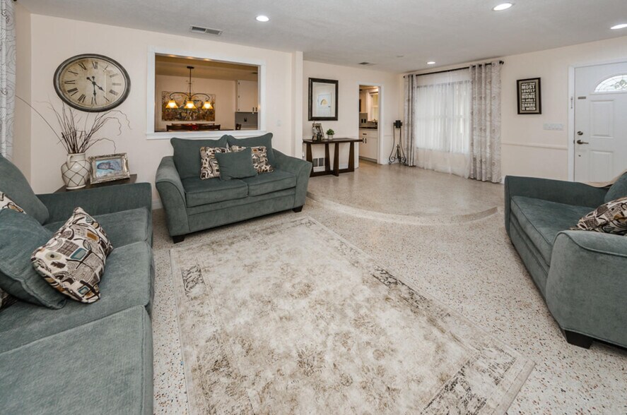 Building Photo - 245 Bel Forest Dr