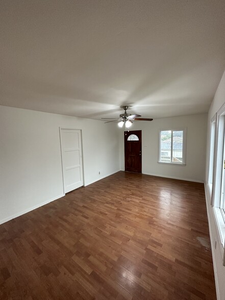 Living room w/ sliding door to kitchen - 3447 Caspian Ave