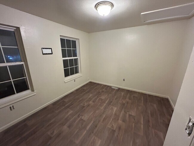 Building Photo - 608 Hope St