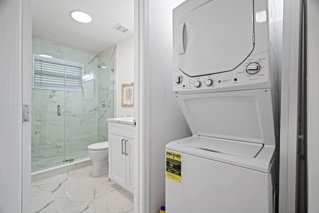 Building Photo - Stylish Tranquil duplex - Near Belleair Beach